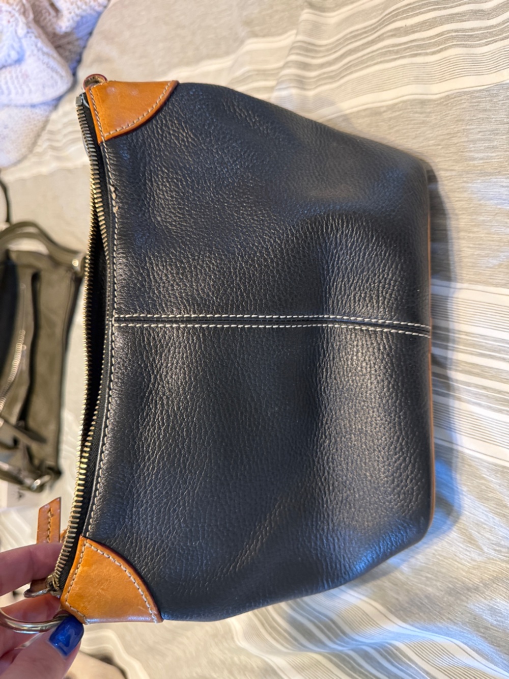 Dooney & Bourke Black and tan leather purse - Picture 3 of 6